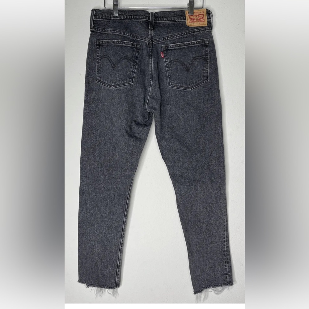 Levi's Women's 501 Skinny Jean in Light Wash Denim RAW HEM - Picture 2 of 7